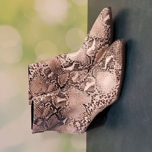 Snakeskin print booties Charlotte Russe sz. 10 browns and white